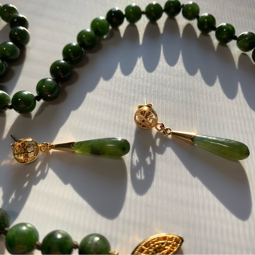 JADE NEPHRITE BEADS 18" Necklace & 10K TEARDROP Post Earrings SET Vintage Asian